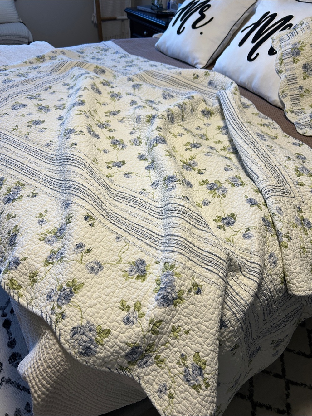 Quilter Collection Shabby Chic Cottagecore Floral Quilt And Pillow Sham